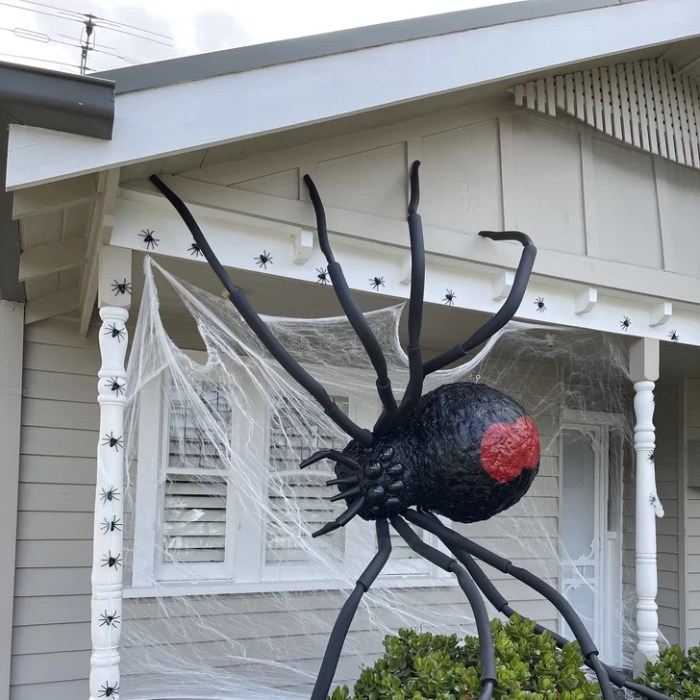 How to make a house size spider decoration