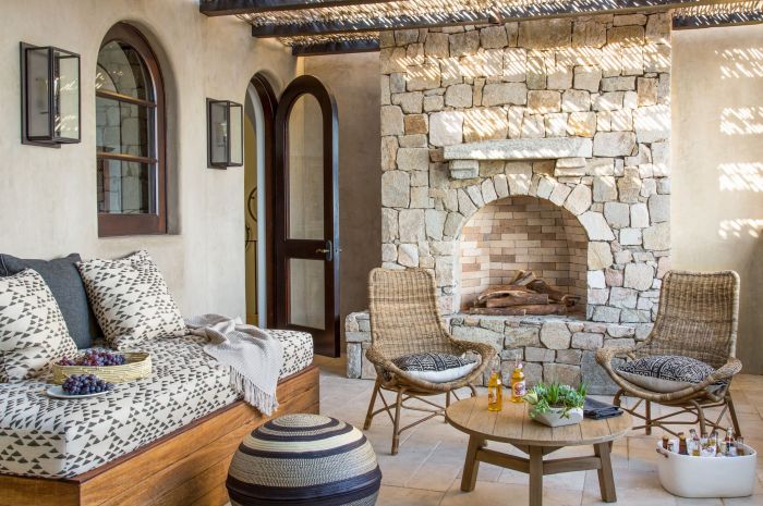 What is mediterranean style decor