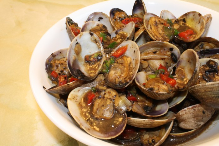 Clams chinese sauce fried bean stir feeds people