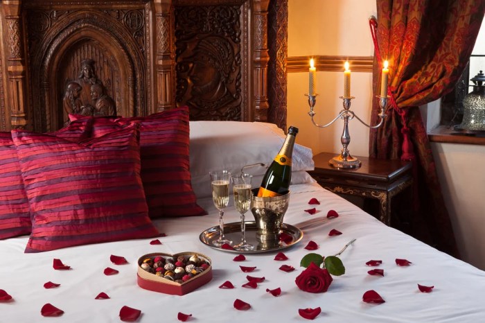 How to decorate room for romantic date