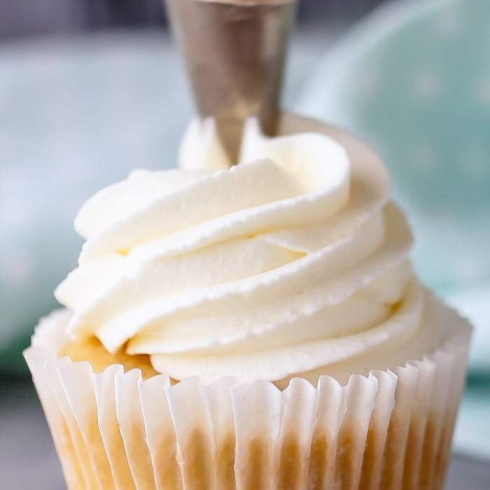 How to make whipped cream decoration